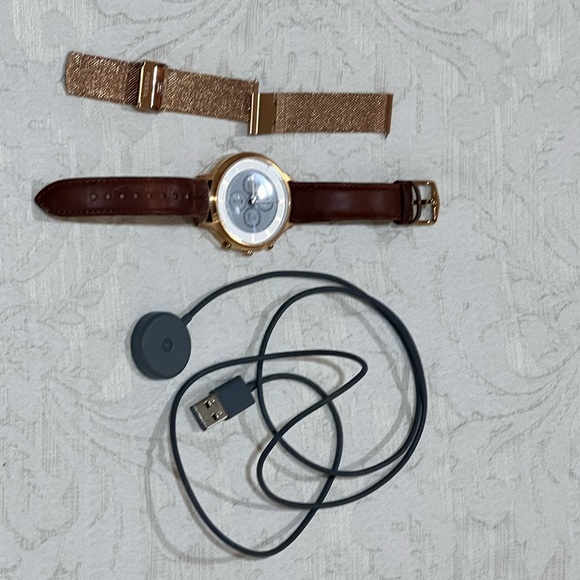 Fossil Hyrbid Smartwatch with 2 bands - Picture 6 of 8